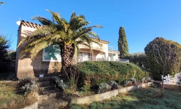 Villa lumineuse avec de beaux volumes, 10mn de Grignan - 3 chambres