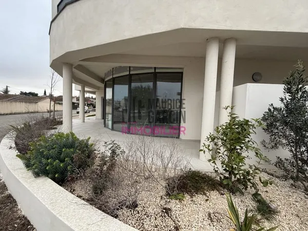 Local commercial 1 pièce 68 m²