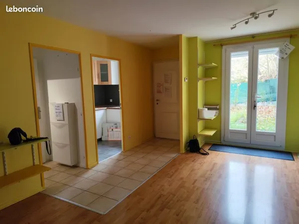Appartement plein pied clair et confortable