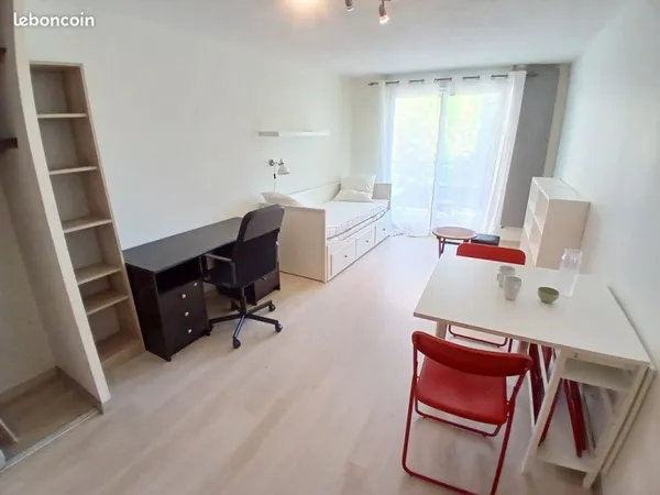 Studio meublé avec balcon
