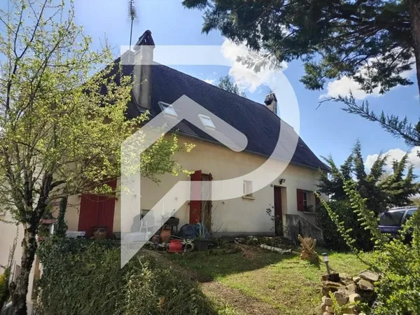 Maison CAPDENAC 180m², 7 pièces, 5 chambres.