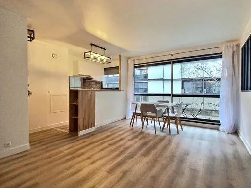 T2 rénové 20éme Arrondissement de Paris