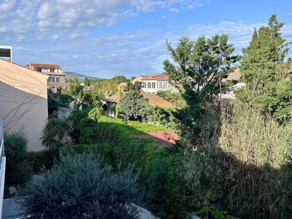 A VENDRE : T2 38m² avec terrasse et box - COGOLIN