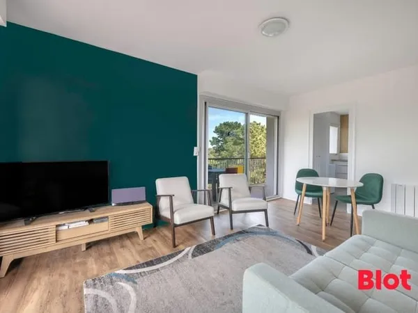 À vendre - Entre plage et gare : appartement deux pièces lumineux avec terrasses à La Baule