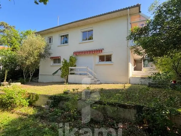SOUS COMPROMIS Maison 7 pièces de 165 m2 à rénover Quartie