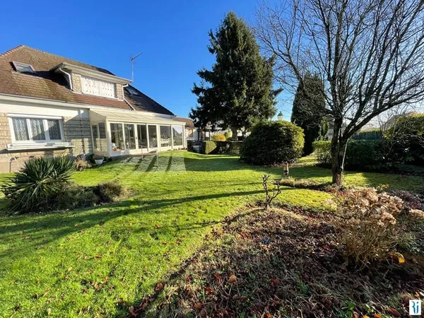 Maison d'environ 175.89 m² à Franqueville-Saint-Pierre (76)
