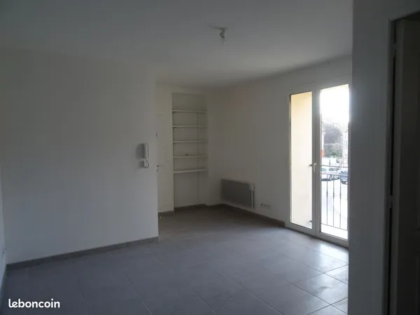 Appartement Location Camaret-sur-Aigues 1p 22m² 360€