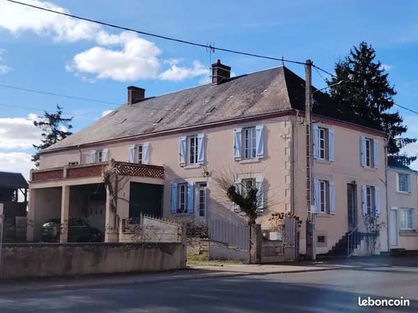 Grande maison de caractère, bourg de Crevant