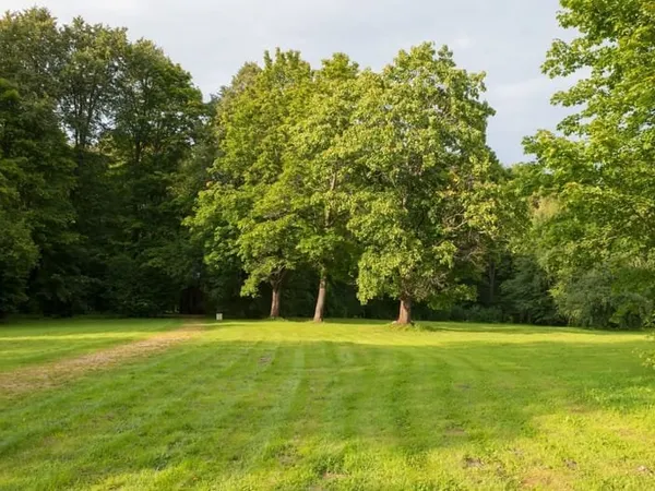 Terrain à bâtir de 1000 m² à PERDREAUVILLE (78)
