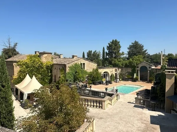 Maison 10 pièces 1937 m²