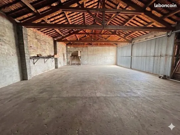 Local industriel 365 m²