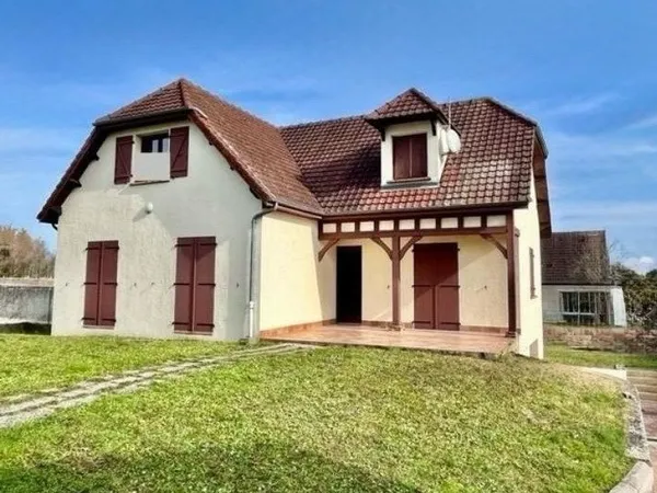 Grande maison à vendre avec 4 chambres, jardin, sous-sol