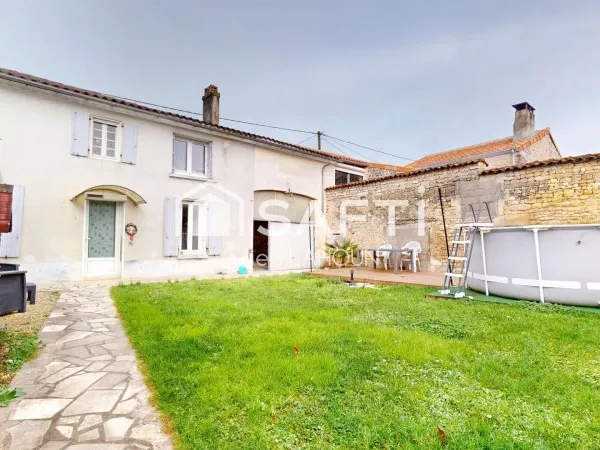 Maison en pierre avec cours, garage et dépendance