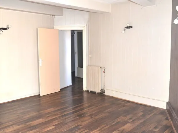 SAINT SULPICE- Appartement plain-pied centre ville de 61 m² à rafraîchir