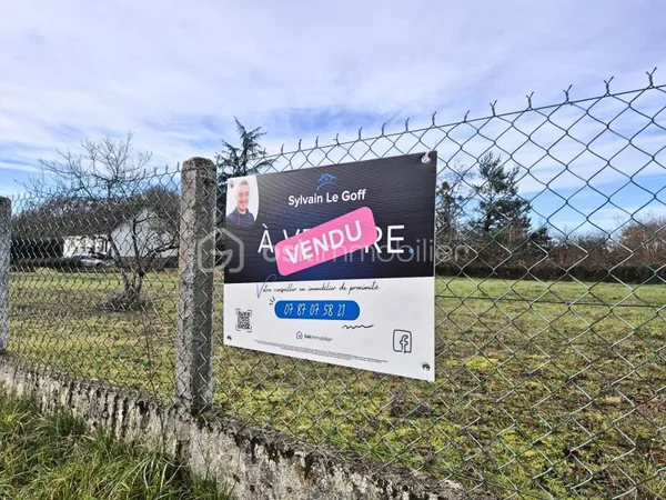 Terrain 827 m²