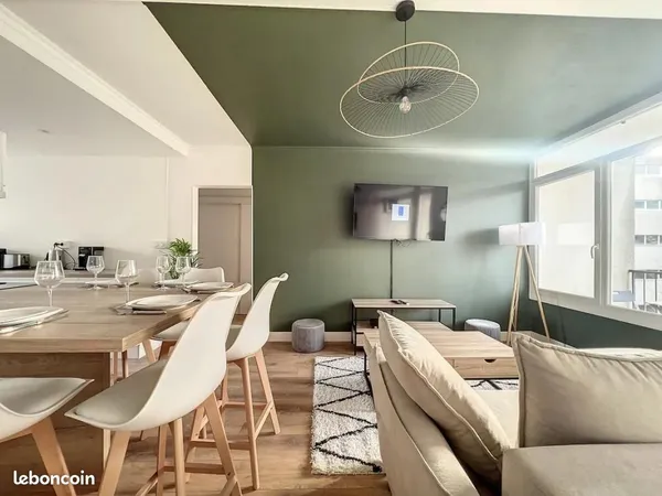 Chambre 7 pièces 100 m²