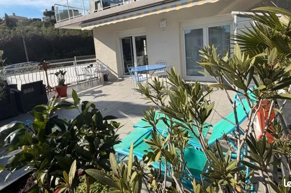180 m de la plage à pied - Rez de jardin, spacieuse terrasse 45m2 avec aperçu mer, 3 pièces 55 m2 da