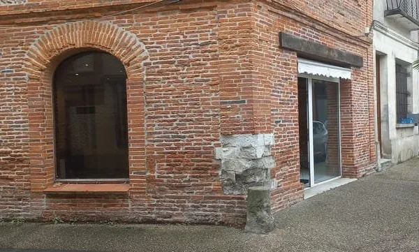 31370 RIEUMES: Loue local commercial ou professionnel