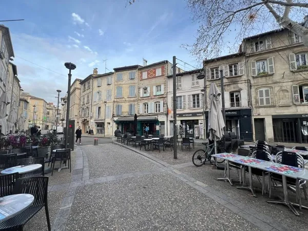 Appartement À Vendre Avignon Intra-Muros, place des Corps Saints