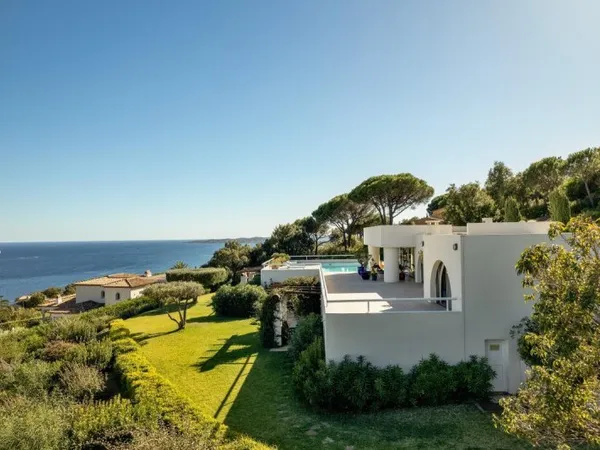 Vends maison d'architecte - 369.39m² - 6 pièces - Sainte-Maxime 83120