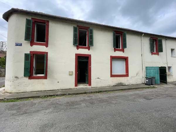 GRANDE MAISON DE VILLE CALME ET LUMINEUSE