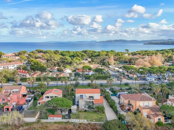 COUP DE COEUR - GIENS - VILLA T7 VUE MER ET MARAIS