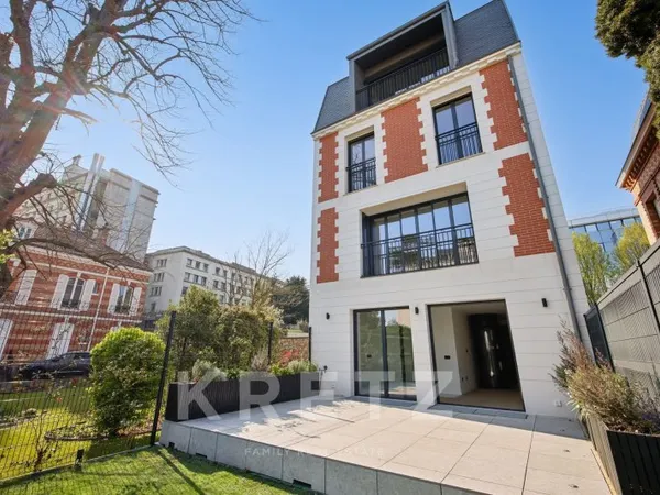 Maison neuve vue Paris