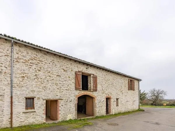 Maison 9 pièces 330 m²