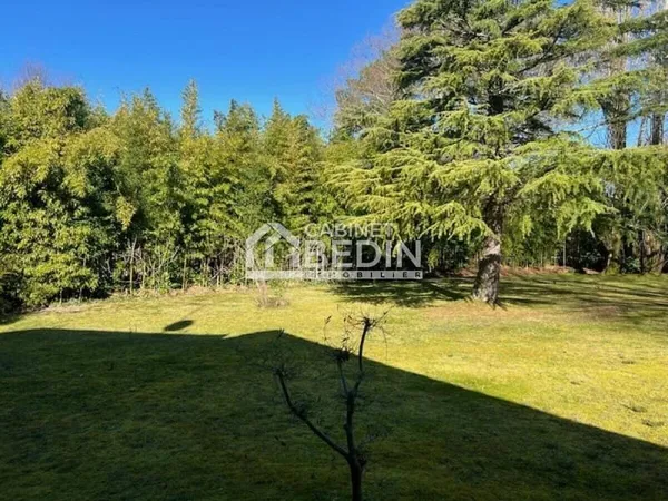 Terrain 898 m²