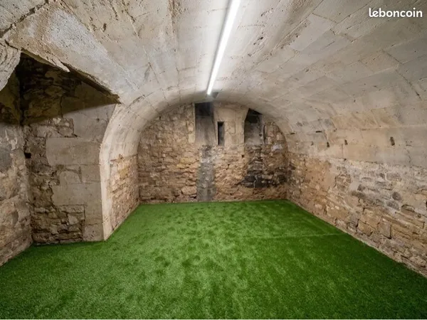 Superbe Cave / Espace de stockage sécurisé 20 m2 très sain - Hypercentre