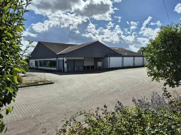 Local commercial 1189 m²