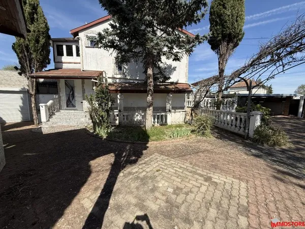Maison mitoyenne 4 pièces 140 m²