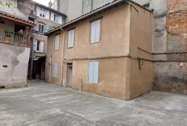 Immeuble + 2 places de parking