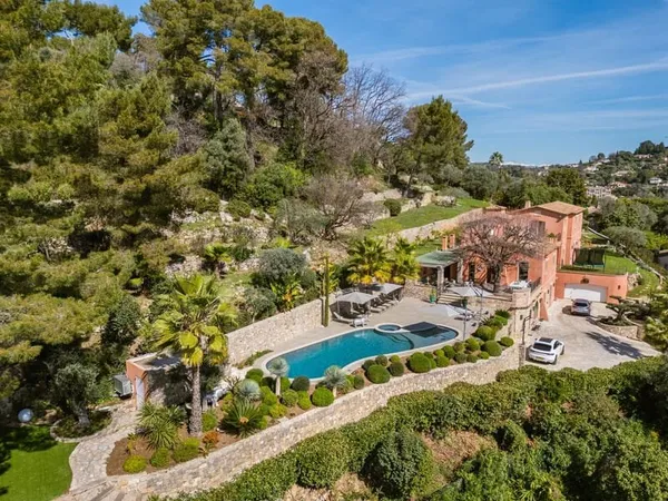 Maison 5 pièces 438 m²