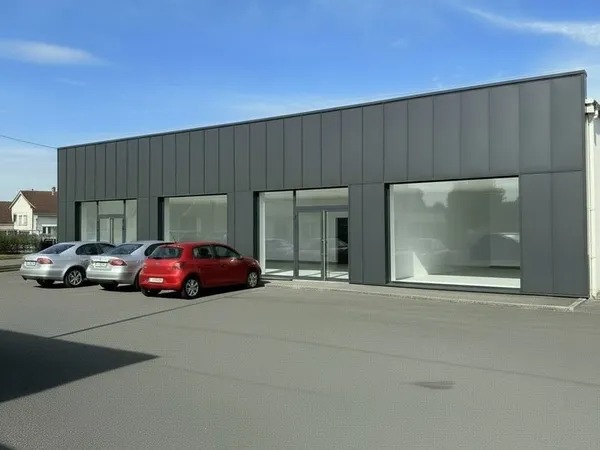 A vendre local 1500 m² PAU