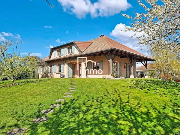 RARE Polliat - Maison familiale 151m² ? terrain 1 650 m² ? garage et espace professionnel