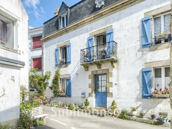 MAISON VUE SUR LE PORT