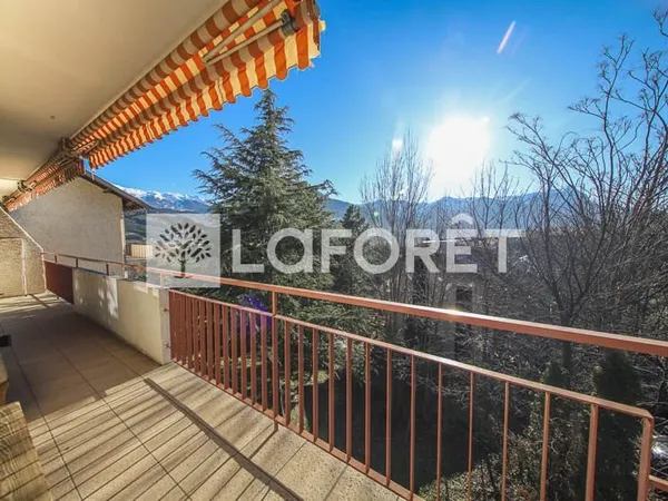 Appartement Type 4 + Cave + Grenier - Embrun - 4 pièces