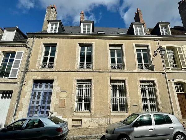 Bureaux 16 pièces 275 m²