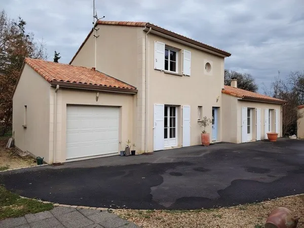 Belle maison familiale à Avanton de 159 m² habitables sur Terrain de 1600 m² à 2 km du ctre commerci