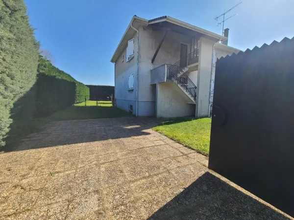 APPARTEMENT AVEC JARDIN