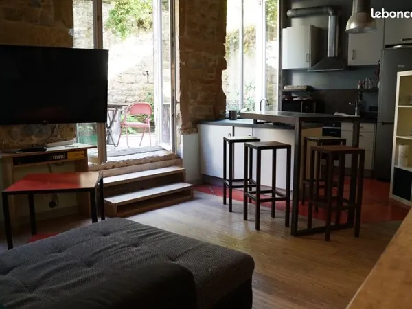 Seperbe T2 avec cour et jardin quartier clos jouve