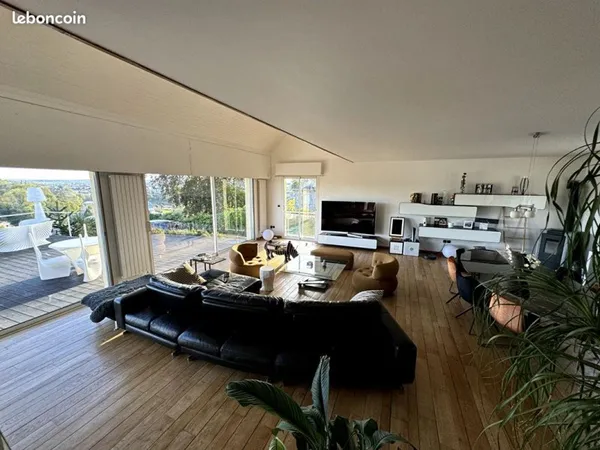 Maison 10 pièces 347 m²