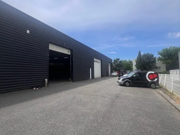 LOCAL D'ACTIVITÉ 310 m² - ACCÈS PL - IDÉAL ARTISAN / PME