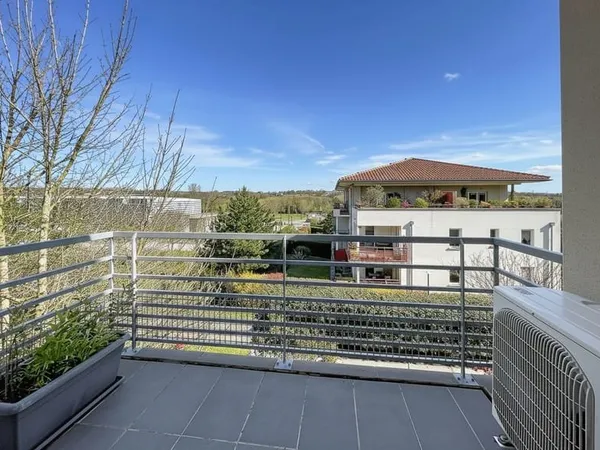 Beau T3 avec terrasse et deux parkings privatifs