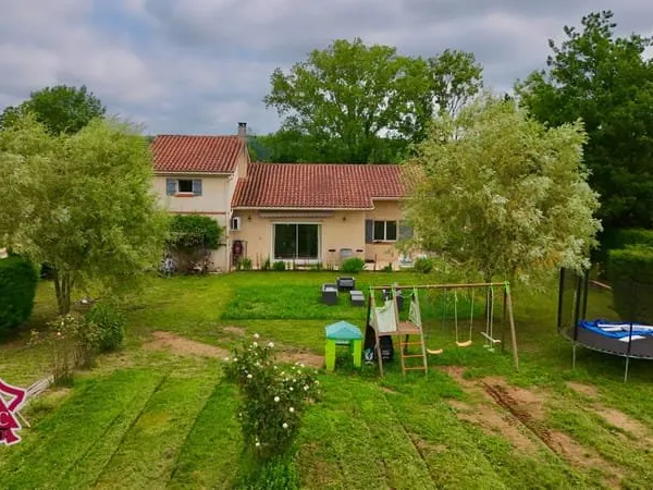 Maison familiale 4 chambres avec garage et jardin