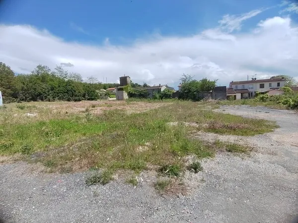 Terrain constructible de 1 568 m2