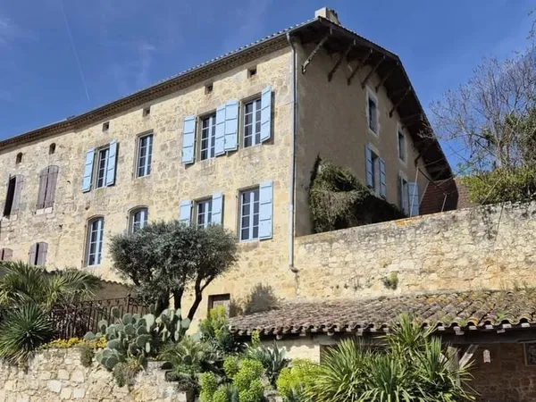Magnifique maison bourgeoise dans un village Gersois