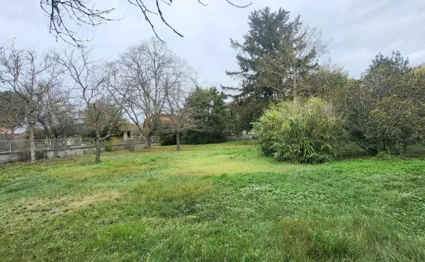 TERRAIN PLAT DE 1105 M²