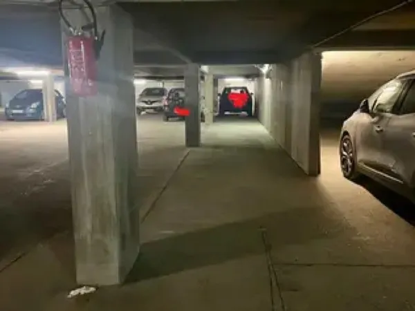 Vente - Place de parking proche transports Issy quartier La Ferme - faibles charges